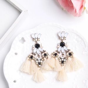 ‘Susan’ Exaggerated statement earring